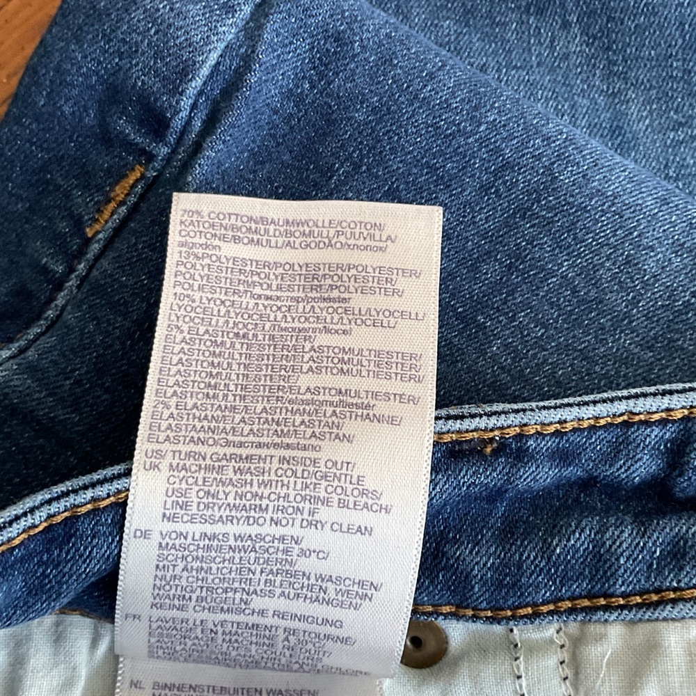 NYDJ Dark Blue Capris Jeans with Frayed Hem 14 EUC - Picture 8 of 8